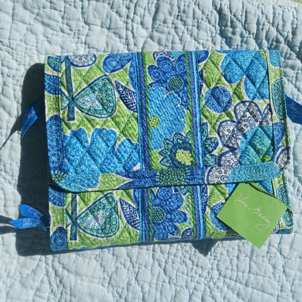 Vera Bradley Blue and Green Doodle Daisy jewelry folio